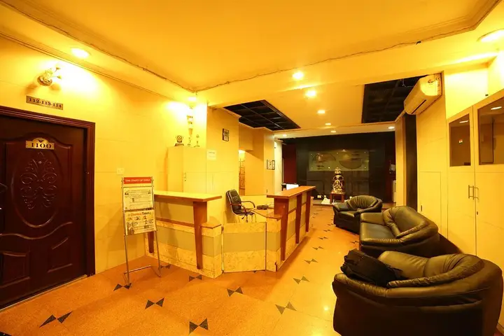 Blossoms Hotel and Service Apartment — фото 1