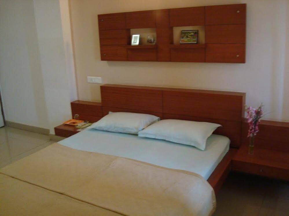 Пуна: Kalpatharuvu Service Apartment