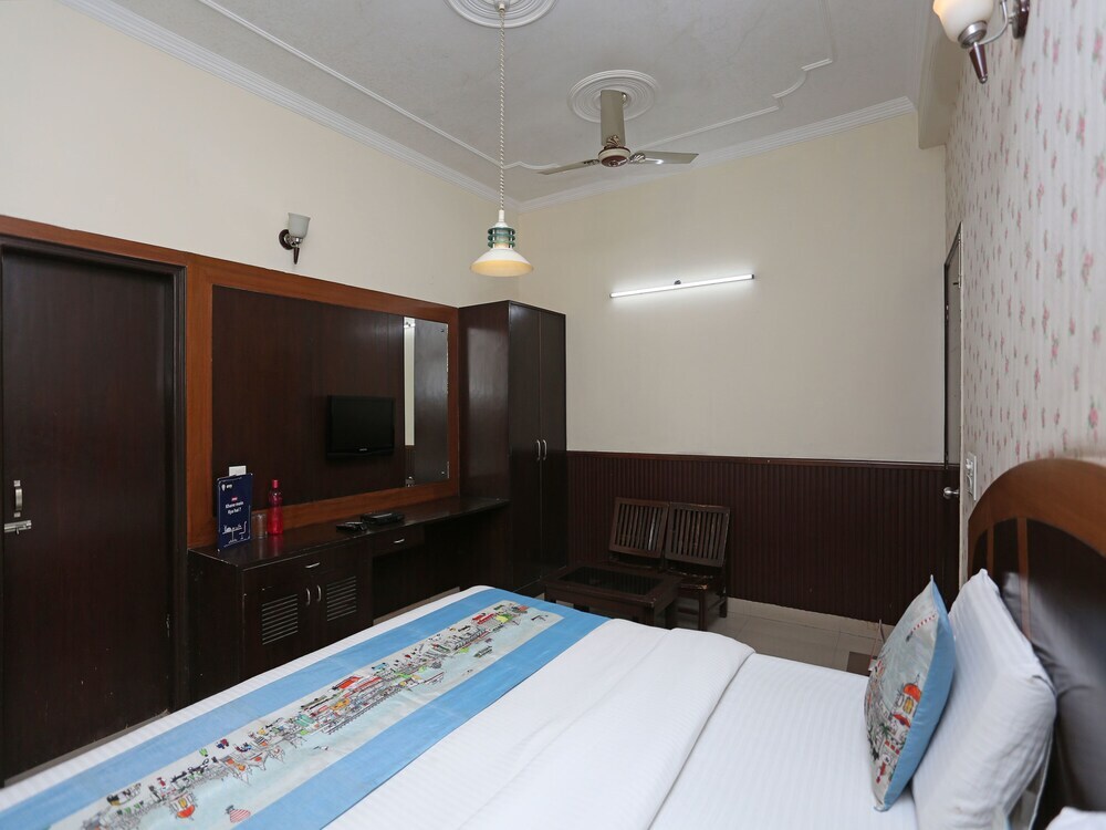 Нойда: OYO Rooms ESIC Panchdeep Colony