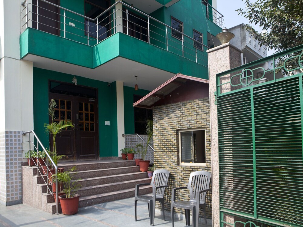 Нойда: OYO Rooms ESIC Panchdeep Colony
