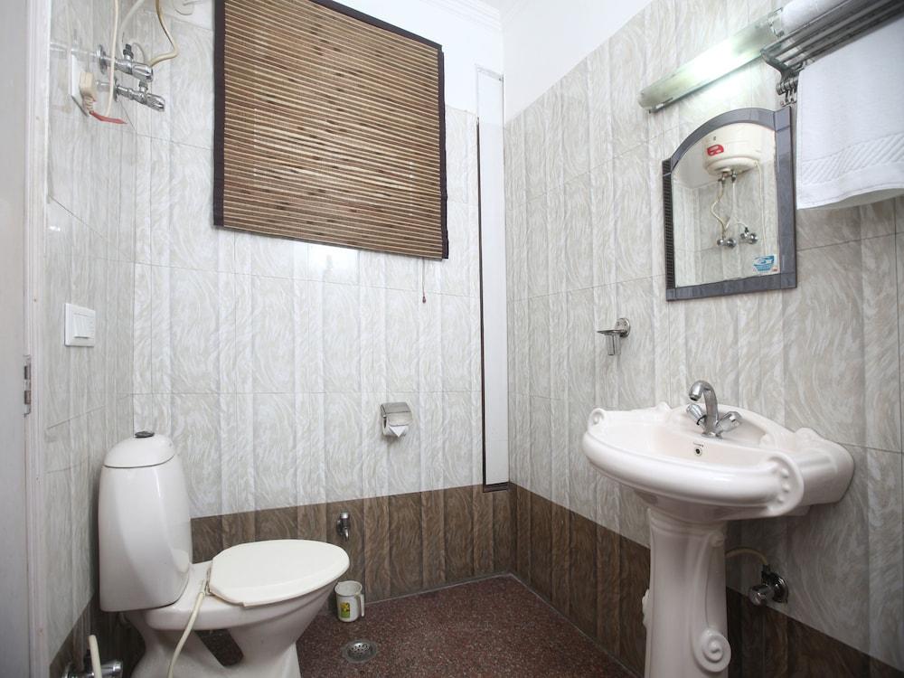 Нойда: OYO Rooms ESIC Panchdeep Colony