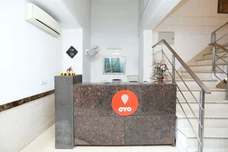 Гуруграм: OYO Premium DLF III