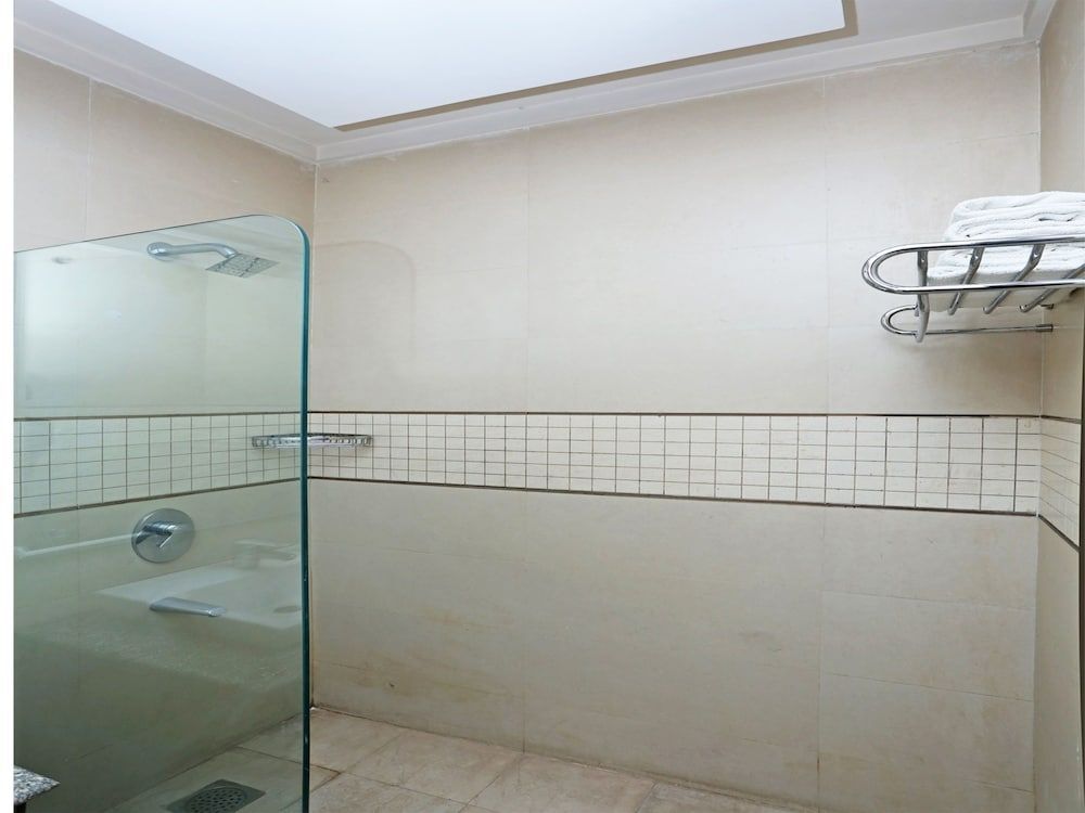 Гуруграм: OYO Premium DLF III