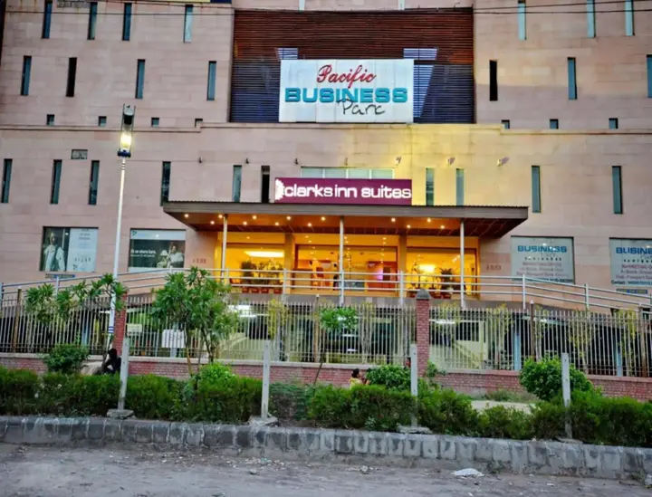 Газиабад: Clarks Inn Suites Delhi/NCR