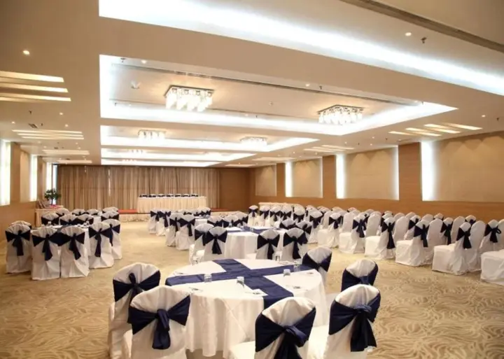 Газиабад: Clarks Inn Suites Delhi/NCR