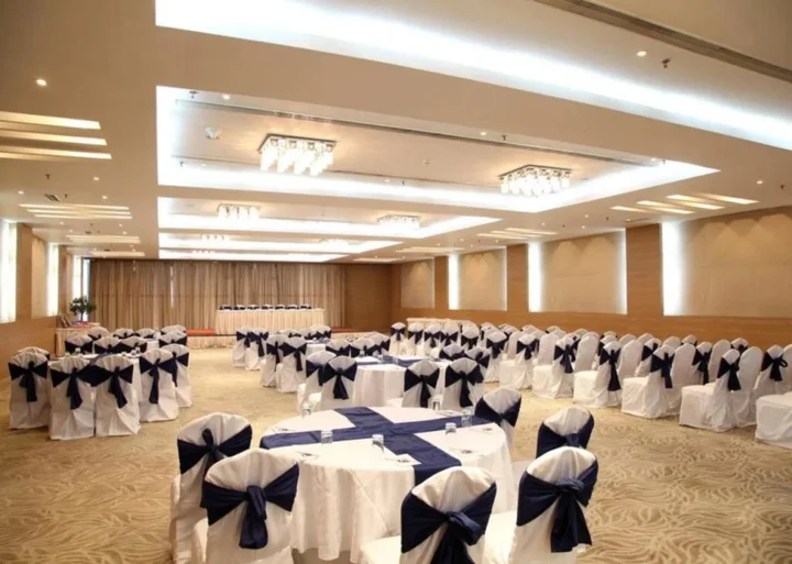 Газиабад: Clarks Inn Suites Delhi/NCR