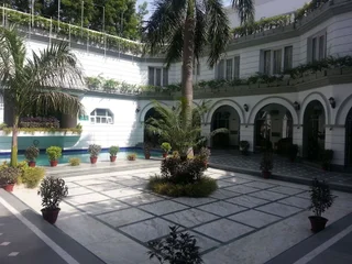 Праяградж: Grand Continental Hotel