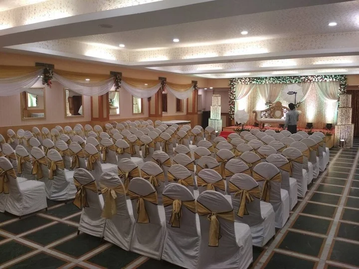 Праяградж: Grand Continental Hotel