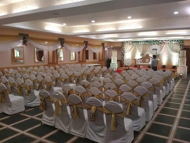 Праяградж: Grand Continental Hotel