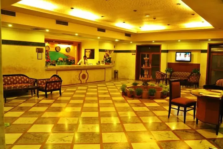 Праяградж: Grand Continental Hotel
