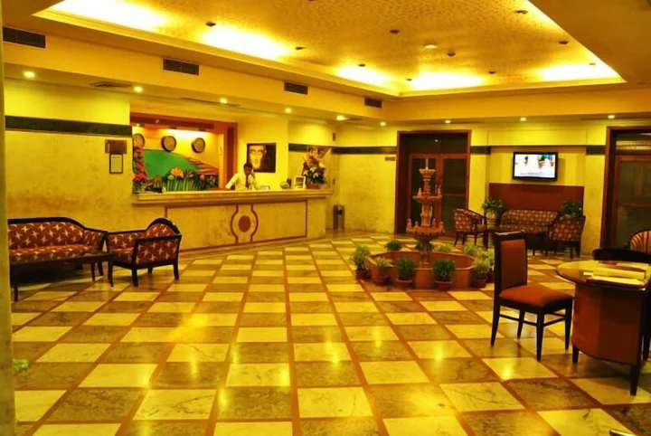 Праяградж: Grand Continental Hotel