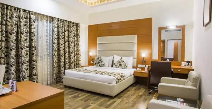 Праяградж: Grand Continental Hotel