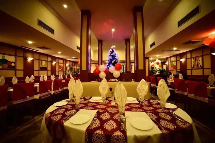 Праяградж: Grand Continental Hotel