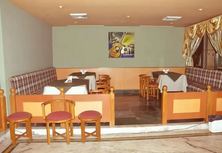 Праяградж: Grand Continental Hotel