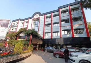 Праяградж: Grand Continental Hotel