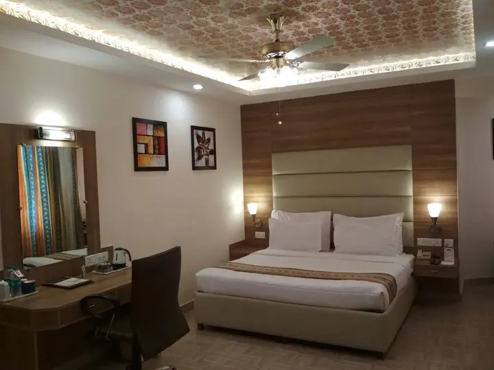 Праяградж: Grand Continental Hotel