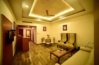 Праяградж: Grand Continental Hotel