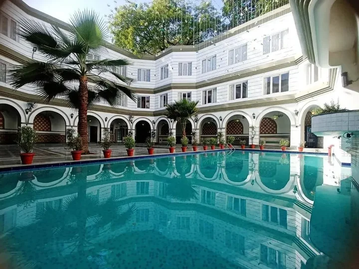 Праяградж: Grand Continental Hotel