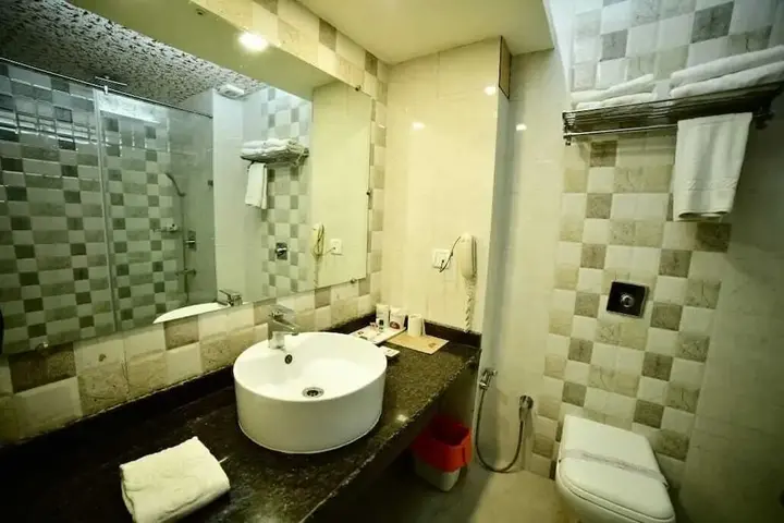 Праяградж: Grand Continental Hotel