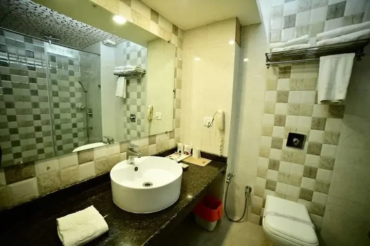 Праяградж: Grand Continental Hotel