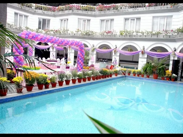 Праяградж: Grand Continental Hotel