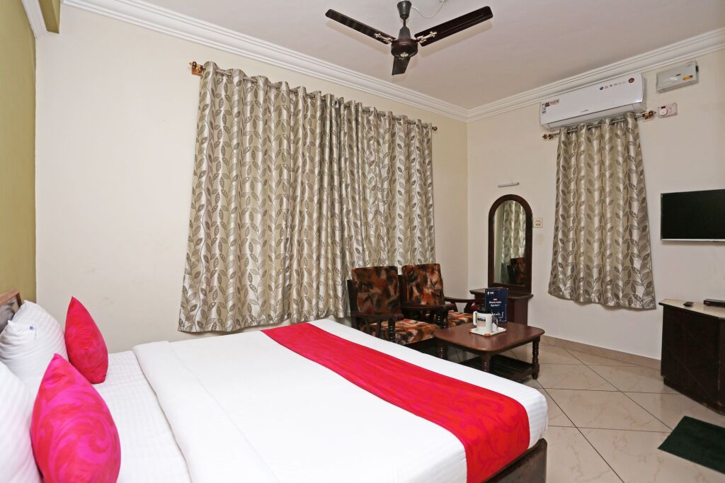 Кушалнагар: Hotel Kannika International