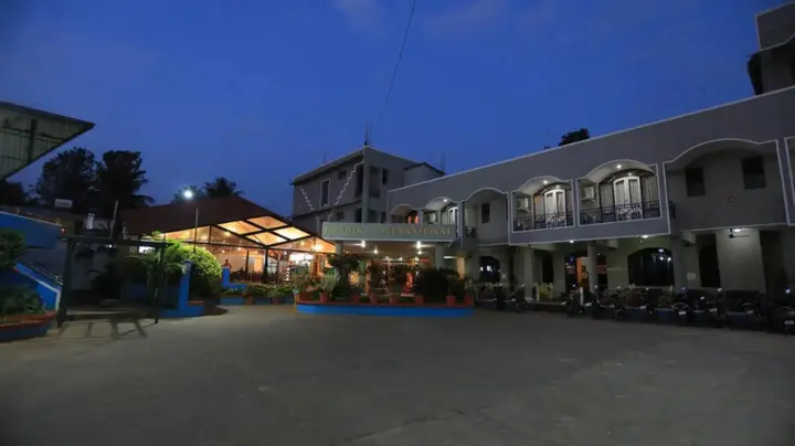 Кушалнагар: Hotel Kannika International
