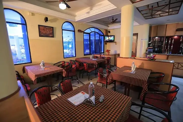 Кушалнагар: Hotel Kannika International