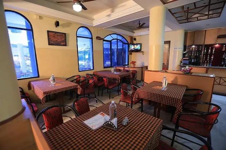 Кушалнагар: Hotel Kannika International
