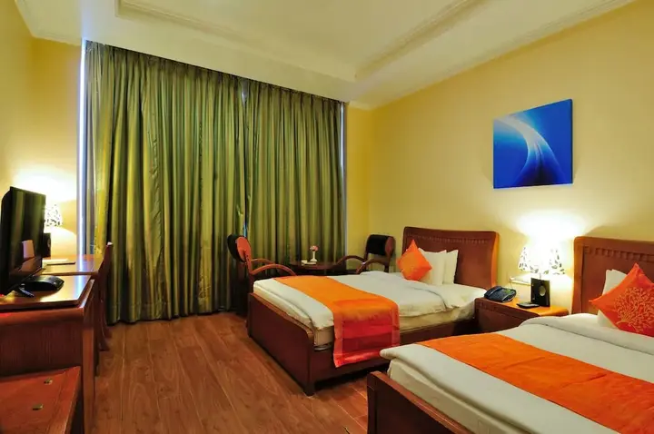 Бадди: Hotel Gianz