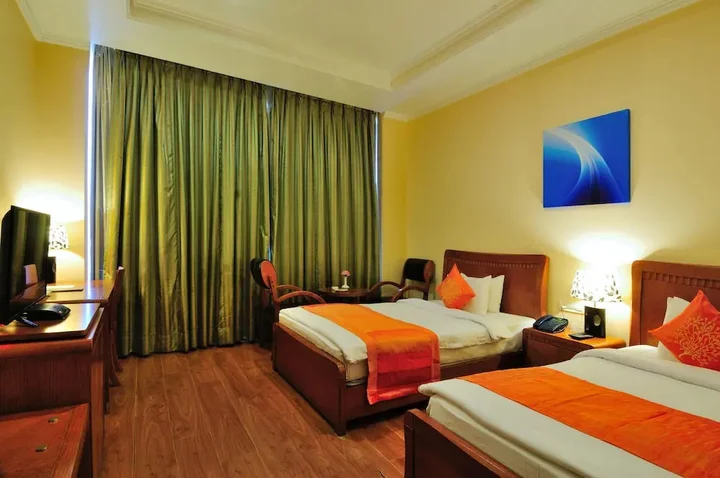 Бадди: Hotel Gianz