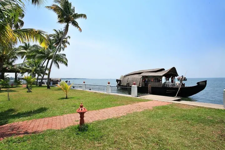 Кумараком: Coco Bay Resort