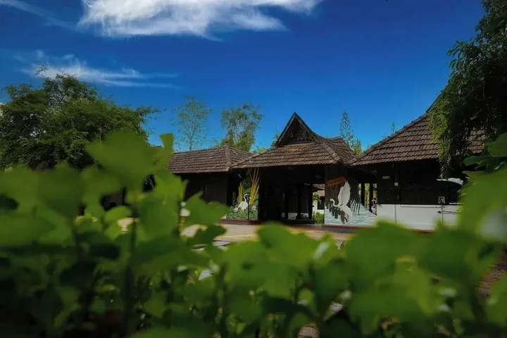 Кумараком: Paradise Resorts