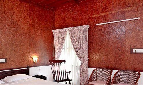 Кумараком: Paradise Resorts