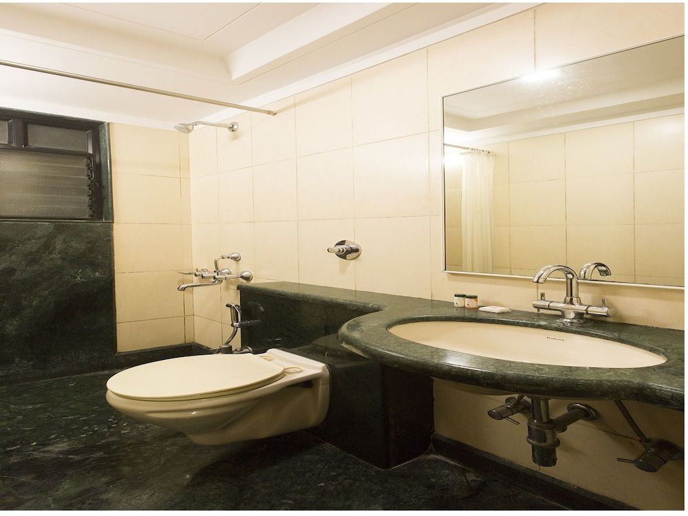 Пуна: OYO 428 Hotel Sudarshan