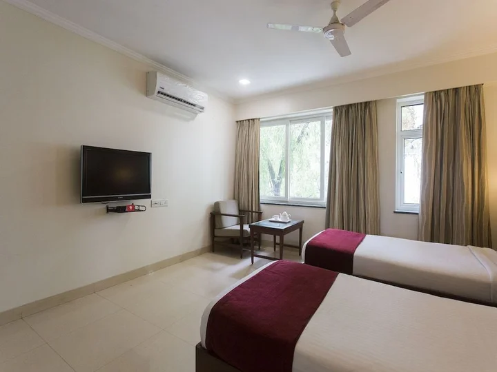 Пуна: OYO 428 Hotel Sudarshan