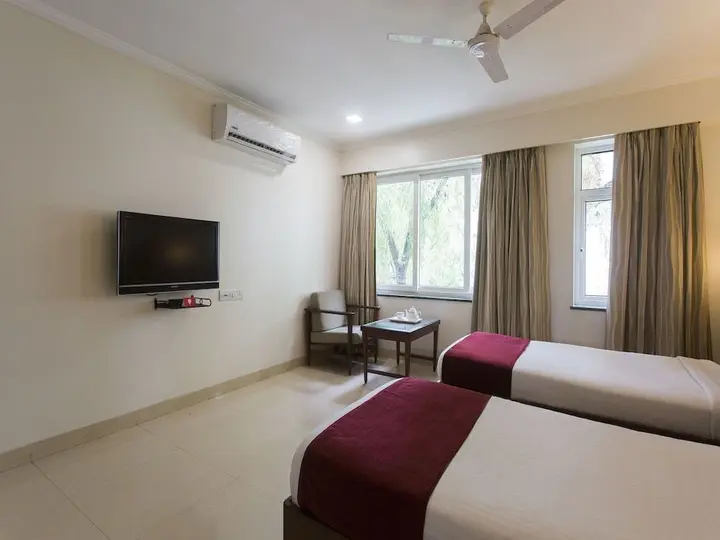 Пуна: OYO 428 Hotel Sudarshan