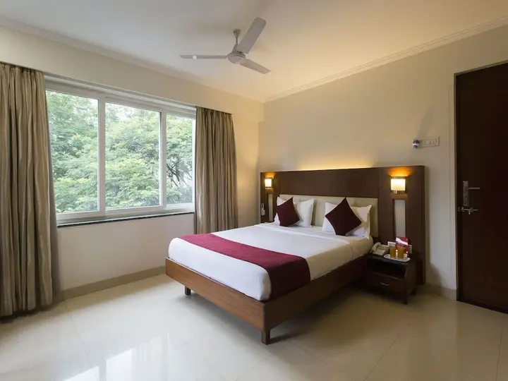 Пуна: OYO 428 Hotel Sudarshan