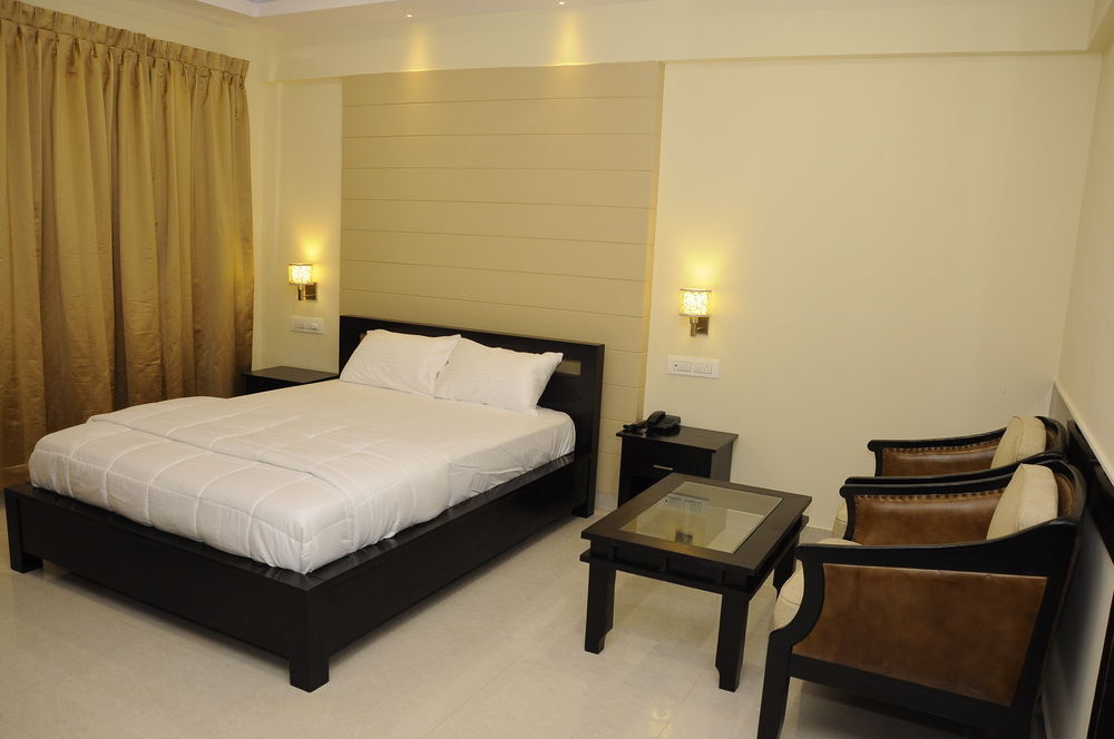 Бангалор: Hotel Raj Vista Suites & Convention