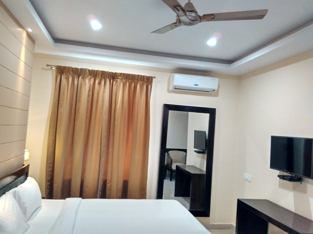 Бангалор: Hotel Raj Vista Suites & Convention