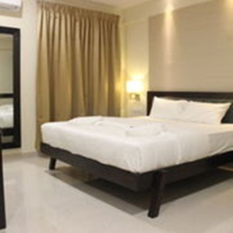 Бангалор: Hotel Raj Vista Suites & Convention