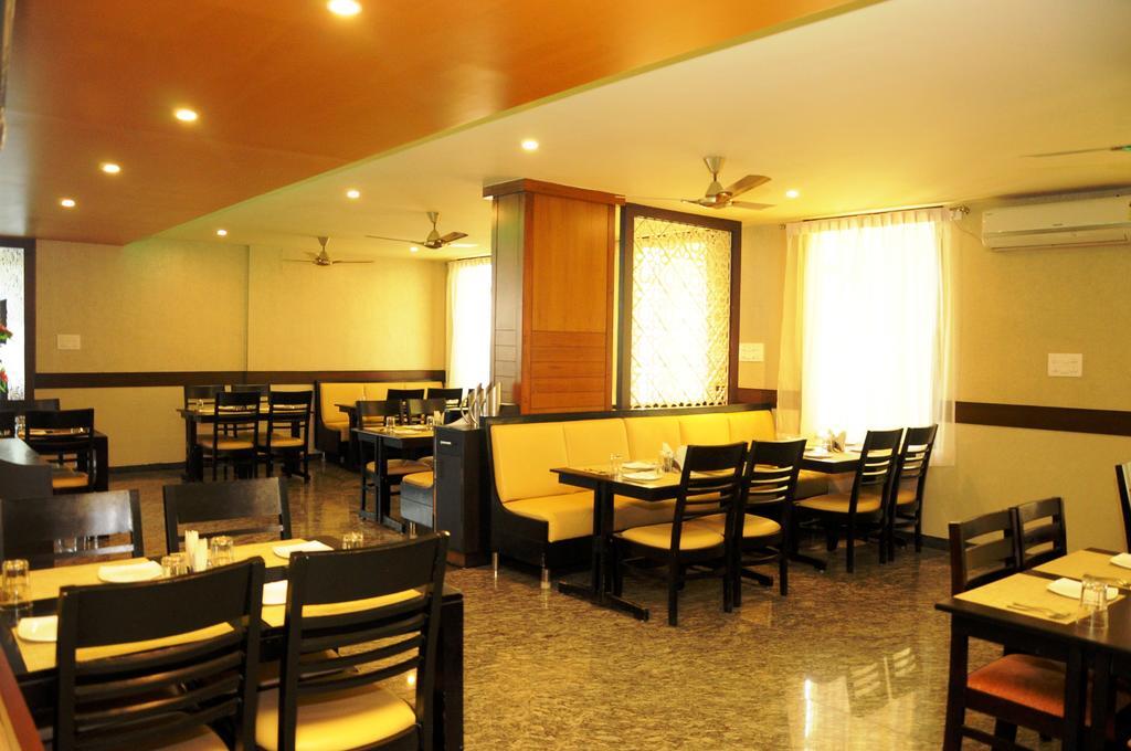 Бангалор: Hotel Raj Vista Suites & Convention