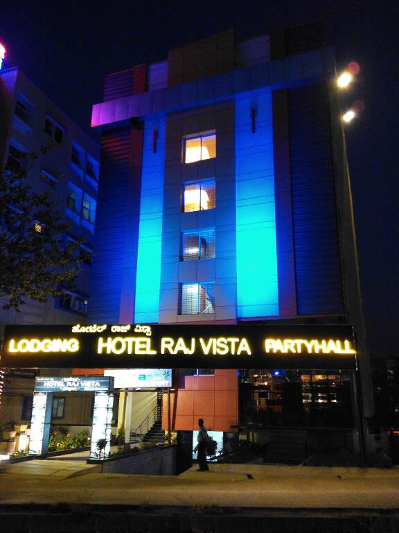 Бангалор: Hotel Raj Vista Suites & Convention