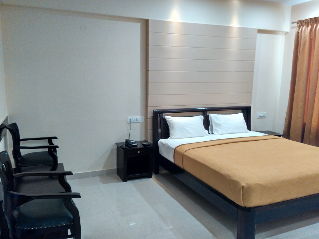 Бангалор: Hotel Raj Vista Suites & Convention