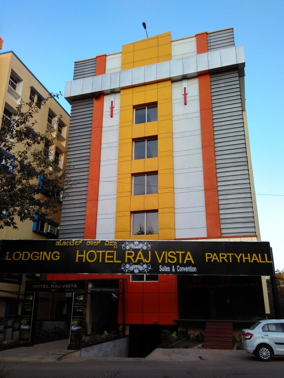 Hotel Raj Vista Suites & Convention — фото 1