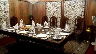 Шринагар: WelcomHeritage Gurkha Houseboats