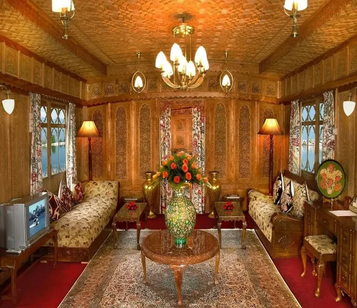 Шринагар: WelcomHeritage Gurkha Houseboats