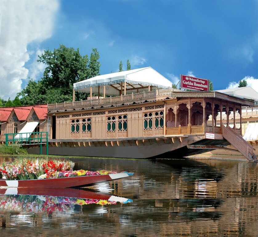 Шринагар: WelcomHeritage Gurkha Houseboats