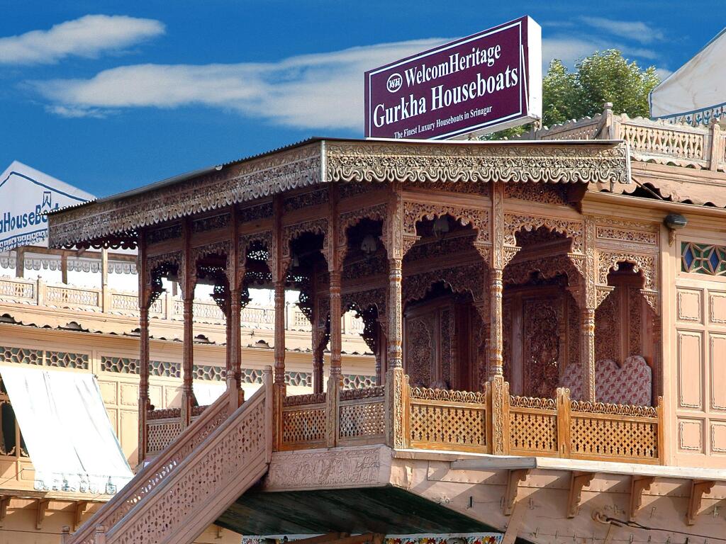 Шринагар: WelcomHeritage Gurkha Houseboats