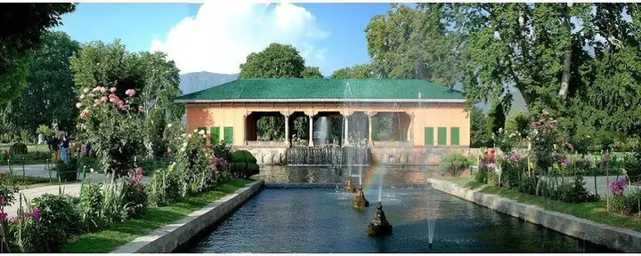 Шринагар: WelcomHeritage Gurkha Houseboats